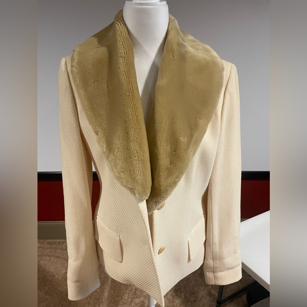 Emanuel size 4 cream removable collar jacket
